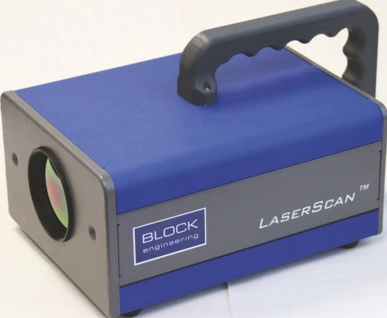 2 THETA: Spektrometr LaserScan využívající Cascade Quantum laserové moduly umožňující analýzu v rozsahu větším jak 1000 cm¯¹ (převzato z materiálů firmy Block Engineering)