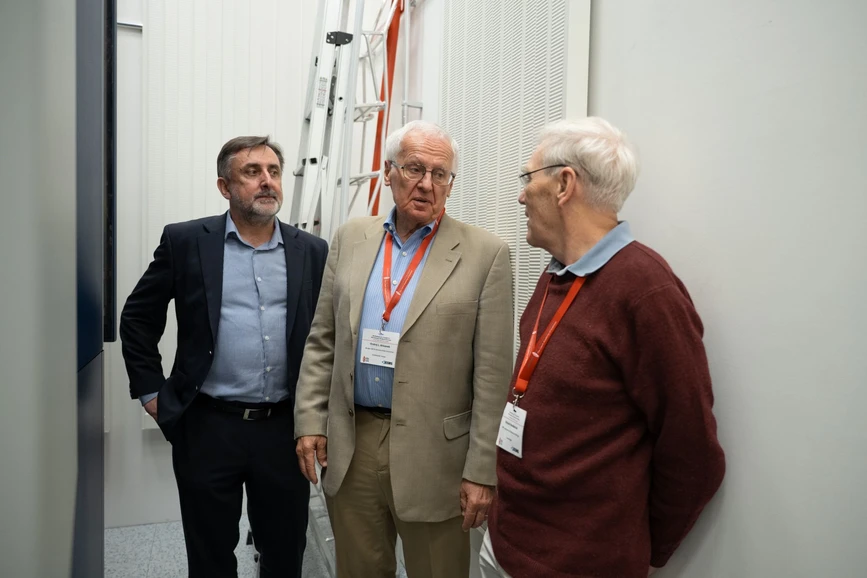 <p><strong>AVČR: </strong>Mikroskopická laboratoř Akademie věd šetrně přiblíží svět na atomární úrovni</p>