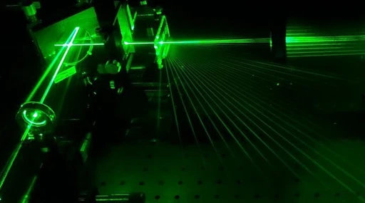 Deformace silou magnetu. Unikátní spektroskopie odhalila vlastnosti slitiny