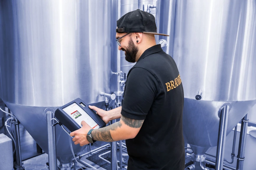 Anton Paar: kombinovaný měřič CO₂ a O₂ CboxQC