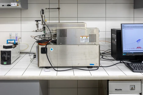 Vývoj metod analýz čistoty vodíku s využitím infračervené spektrometrie s Fourierovou transformací (CDV)