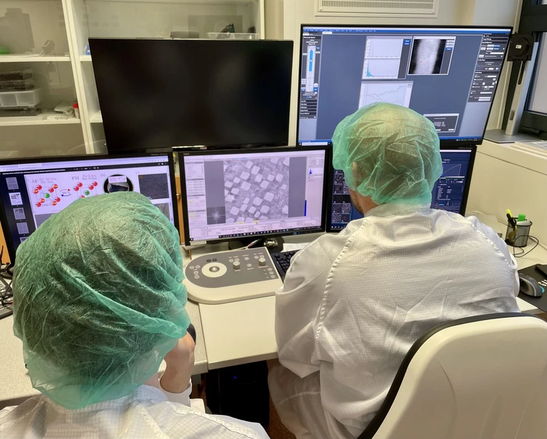 CEITEC / CEITEC VUT: Nová generace magnetických materiálů může překonat limity křemíkových technologií v IT: Vojtěch Uhlíř a jeho tým zkoumají nové třídy magnetických materiálů.