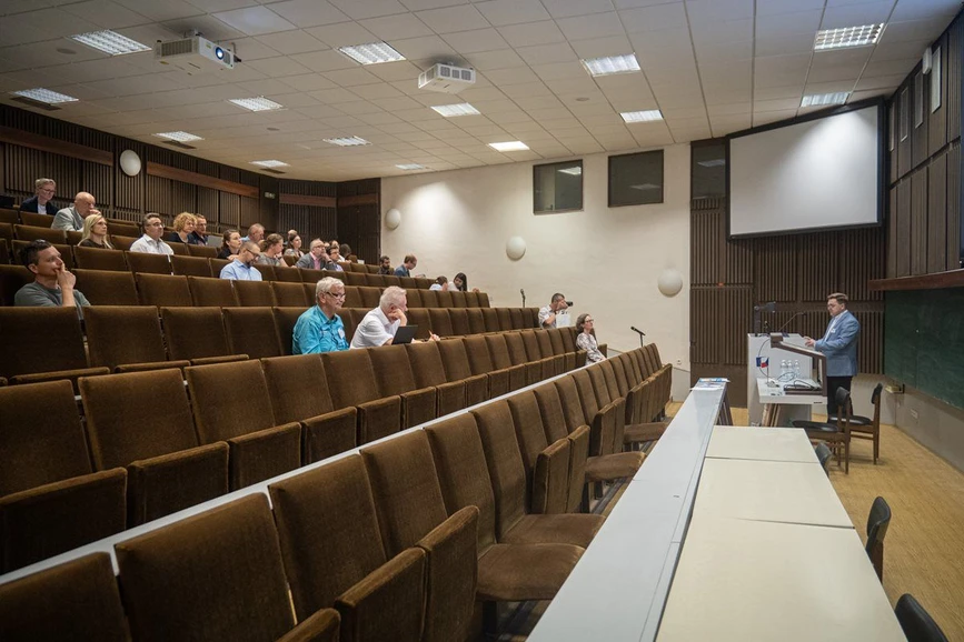 Farmaceutická fakulta v Hradci Králové UK: Proběhla mezinárodní konference FA&CE 2026 zaměřená na průtokovou analýzu a kapilární elektroforézu.