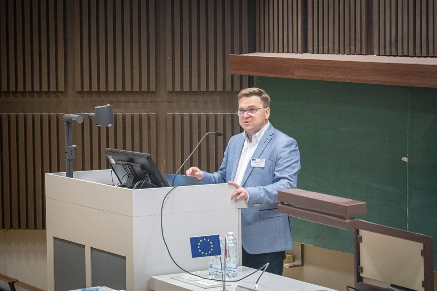 Farmaceutická fakulta v Hradci Králové UK: Proběhla mezinárodní konference FA&CE 2026 zaměřená na průtokovou analýzu a kapilární elektroforézu.