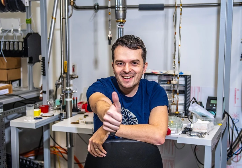 Forum: Magazín Univerzity Karlovy/Vladimír Šigut: Michal Vališka zkoumá, jak se materiál stane supravodičem