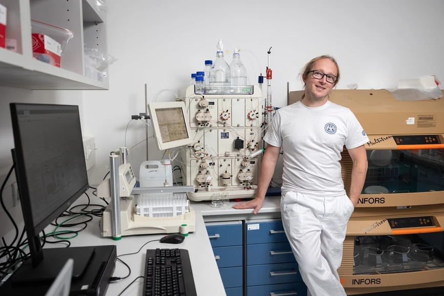 <p>Forum Magazín Univerzity Karlovy / Michal Novotný: Zahradník: Chceme být vždy krok před virem</p>