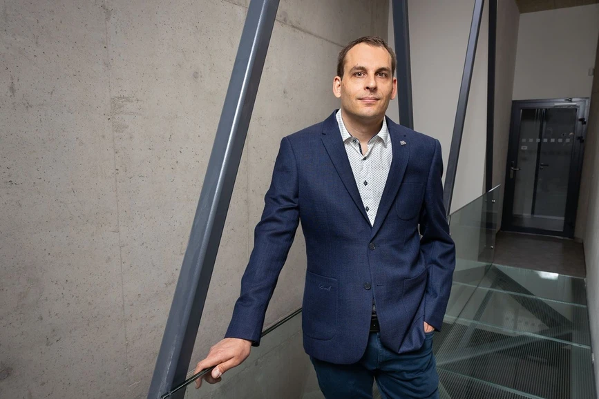 <p><strong>Forum: magazín Univerzity Karlovy / Michal Novotný:</strong> Biofyzik Vyklický má rád vědu bez zbytečných průtahů</p>