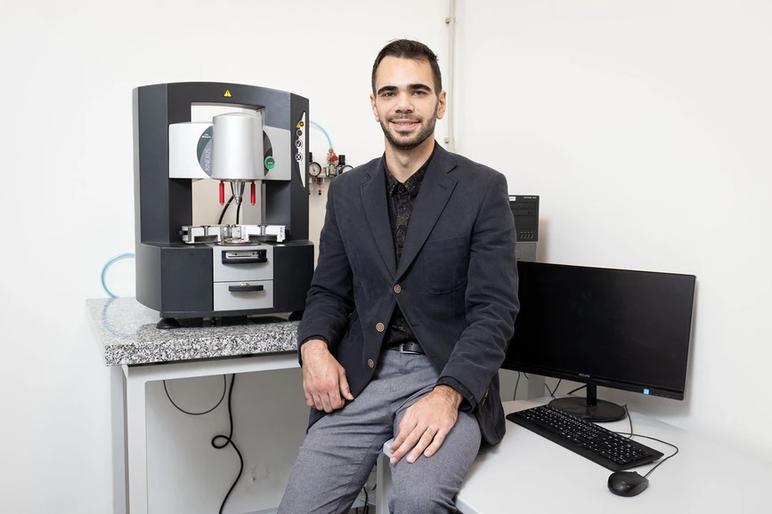 <p><strong>Forum: magazín Univerzity Karlovy/Michal Novotný:</strong> Společná cesta k patentu: Jak UK a Contipro tvoří inovace&nbsp;</p>