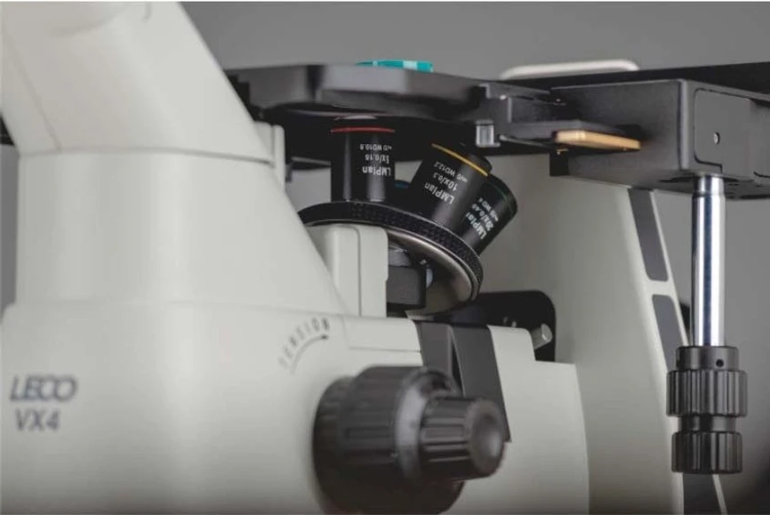 LECO VX4 Kompaktní inverzní metalurgický mikroskop.