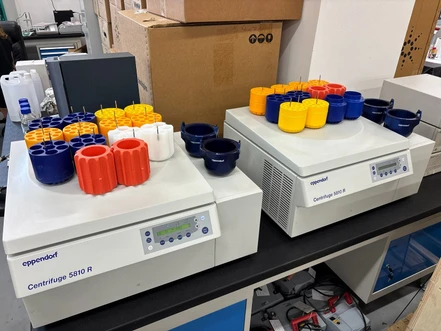 Eppendorf 5810R stolní centrifuga s rotorem (Testováno)