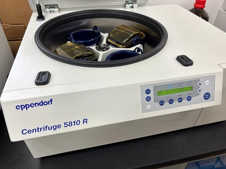 Eppendorf 5810R stolní centrifuga s rotorem (Testováno)