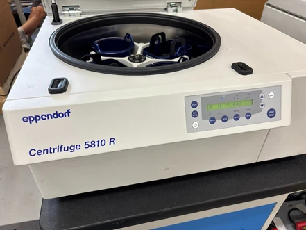 Eppendorf 5810R stolní centrifuga s rotorem (Testováno)