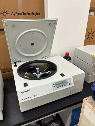 Eppendorf 5810R stolní centrifuga s rotorem (Testováno)