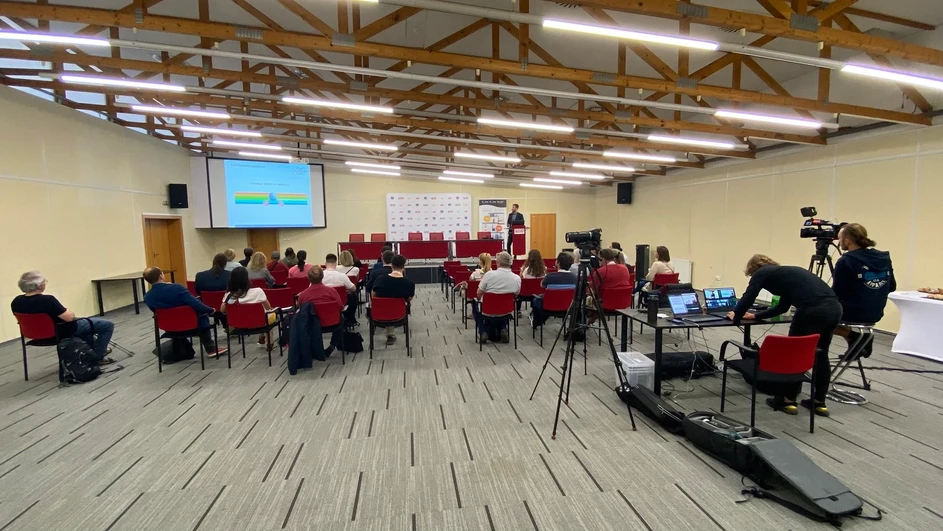 LabRulez: Kompaktní FTIR a Ramanovy spektrometry Plnohodnotné řešení pro každou laboratoř (Ing. David Matoušek, Optik Instruments)