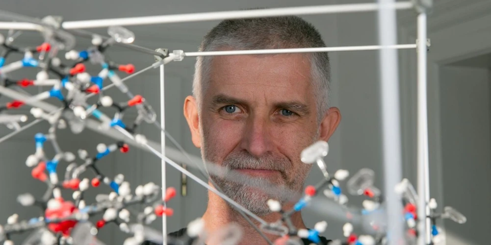 <p><strong>Masarykova univerzita</strong>/Jiří Salik Sláma: Jan Kuneš - Chci přispět k rozvoji komunity v oblasti teorie pevných látek</p>