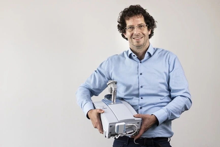 Optik Instruments: Alpha II FTIR spektrometr.