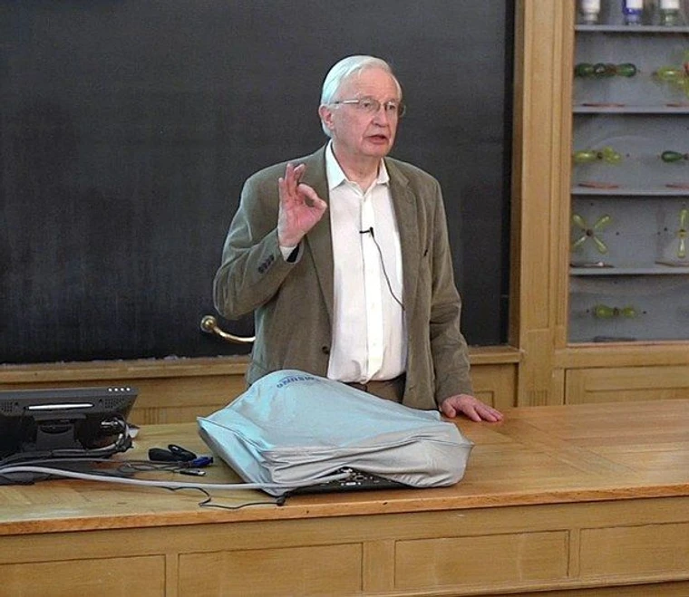 Přirodovědecká fakulta, Univerzita Karlova: prof. J.M Lehn, University Strasbourg: "From Supramolecular Chemistry Towards Adaptive Chemistry."