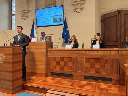 V senátu ČR proběhl seminář věnovaný věčným chemikáliím PFAS