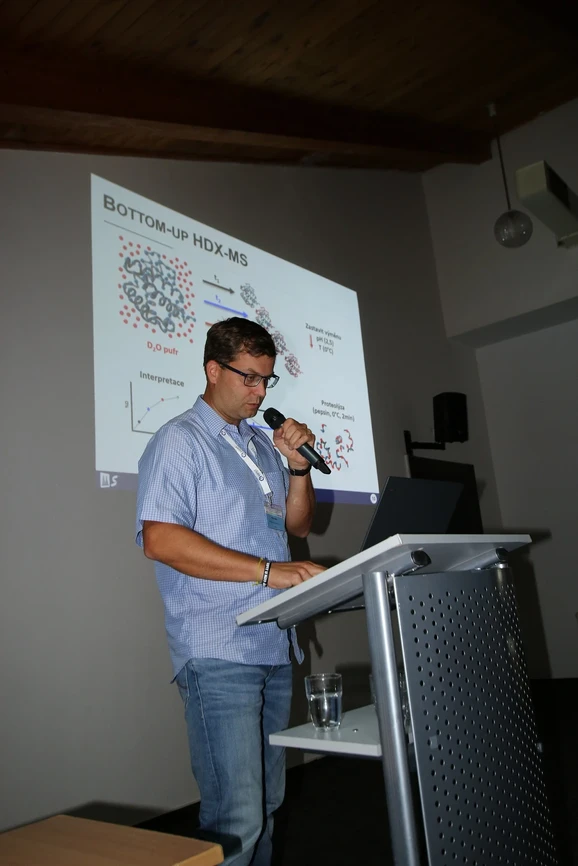 SSJMM/23. Škola MS: Vodík-deuteriová výměna v analýze proteinových léčiv (Petr Man)