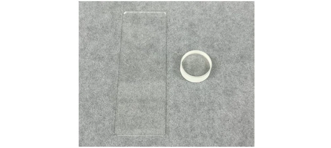 Shimadzu: Analýza recyklovaných materiálů pomocí EDXRF: Obr. 4 Bezbarvé transparentní sklo; Vlevo: sodnovápenaté sklo, vpravo: olovnaté sklo