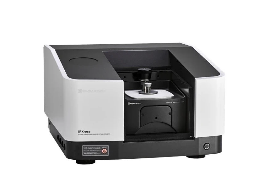 Shimadzu: Obr. 2 Spektrofotometr IRXross FTIR s příslušenstvím QATR 10