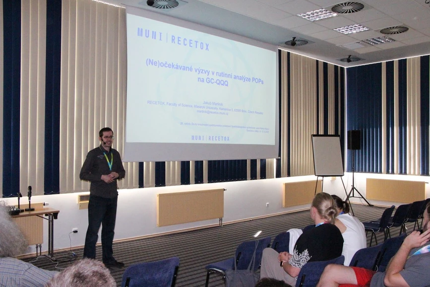 Škola hmotnostní spektrometrie: 26. Škola MS 2025 - (Ne)očekávané výzvy v rutinní analýze POPs na GC-QQQ (Jakub Martiník)