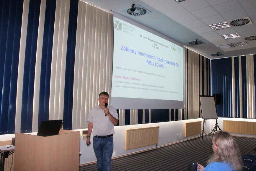 Škola hmotnostní spektrometrie: 26. Škola MS 2025 - Základy hmotnostní spektrometrie – GC-MS a LC-MS (Petr Šimek))