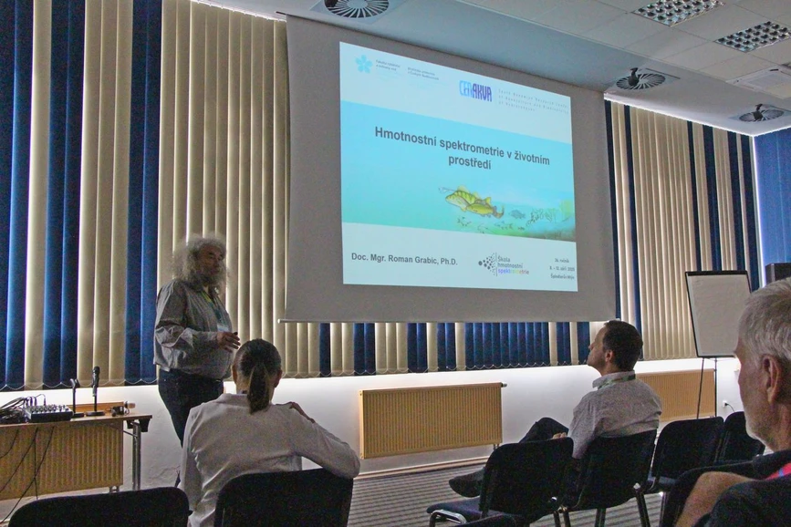 Škola hmotnostní spektrometrie: 26. Škola MS 2025 - Hmotnostní spektrometrie v životním prostředí (Roman Grabic)