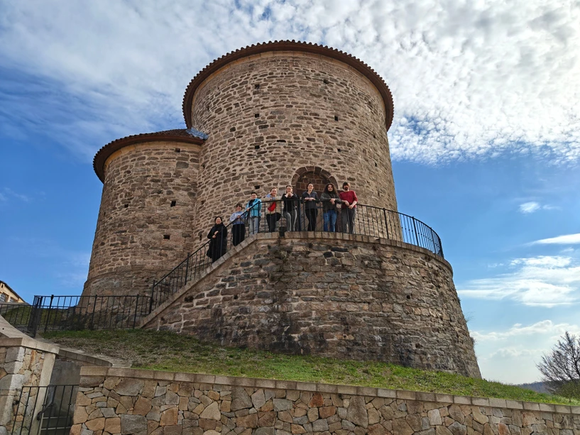 <p><strong>UPCE: </strong>Studující a pedagogové Fakulty restaurování zkoumají malby ve znojemské rotundě&nbsp;</p>