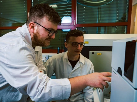 Studenti a vědci z PřF UP vyvinuli novou metodu zrychlující analýzu rostlinných olejů