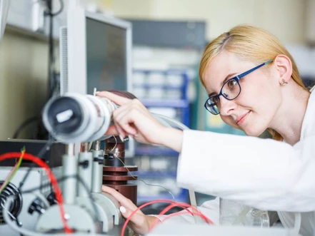 Díky projektu TA ČR má vzniknout první přenosný Mössbauerův spektrometr pro průmyslové využití