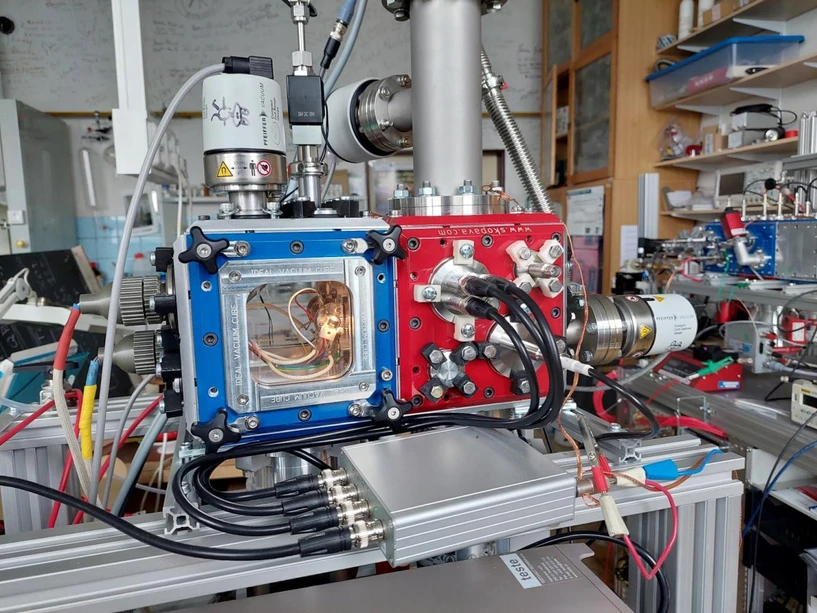 Ústav fyzikální chemie J. Heyrovského AV ČR: Laboratorní verze hmotnostního spektrometru HANKA