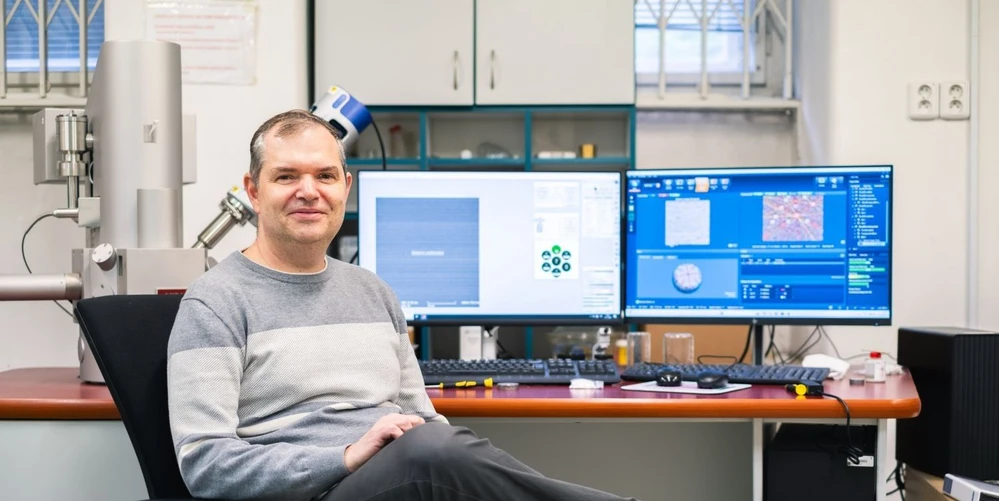 <p>VŠCHT Praha: Tým Pavla Nováka vyvíjí slinuté silicidy pro nástroje nové generace</p>