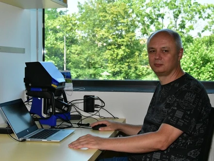 Katedra analytické chemie pořídila nový hmotnostní spektrometr a další laboratorní přístroje