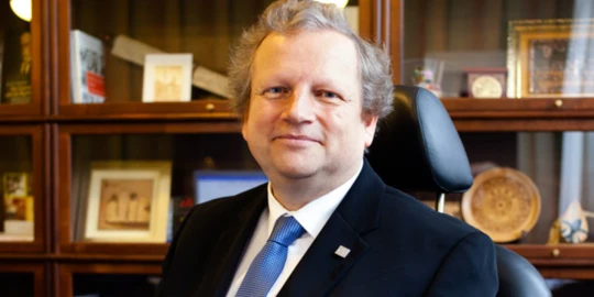 Jsem rád, že výuku ekonomických programů zahájíme již v září, říká rektor Matějka