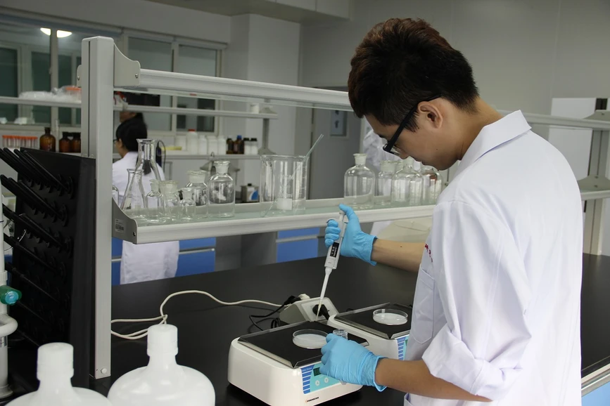 Pixabay/Weipeng_Lin: Mladá věda ohrožena koronavirem